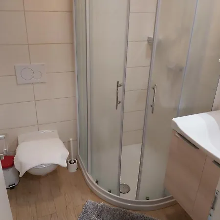 ゲストハウス & Florjana 3*