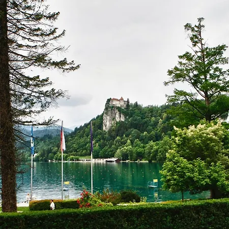 ゲストハウス & Florjana