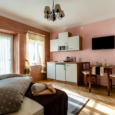 ゲストハウス & Florjana